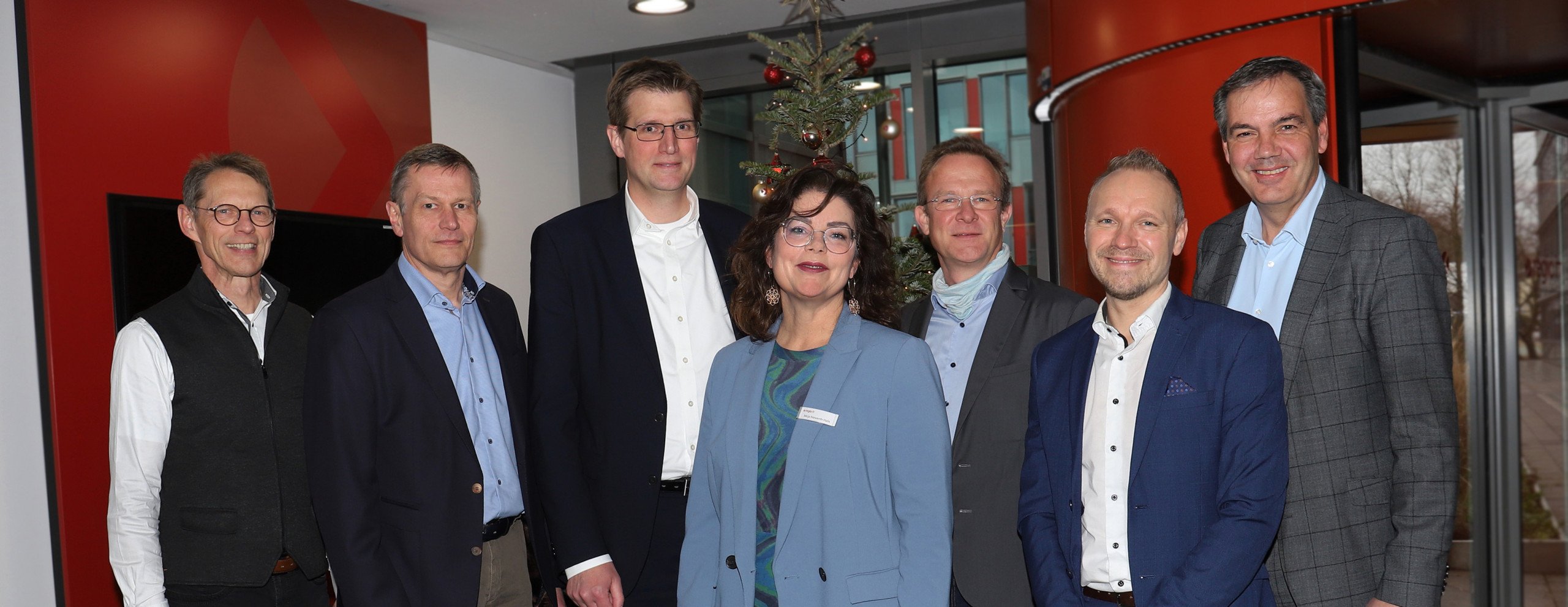 Energieeffizienz im Fokus: Bundestagsabgeordneter Maik Außendorf besucht auf Einladung von VITAKO modernes Rechenzentrum von regio iT