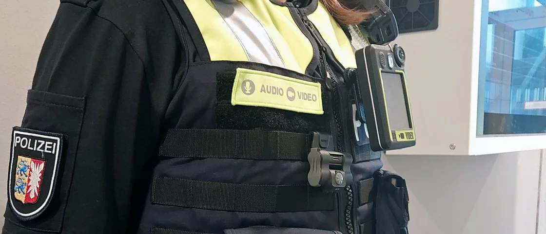 Beitrag: Dataport: Polizei in Schleswig-Holstein hat Bodycams