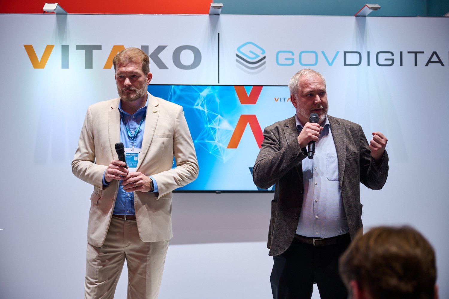 Standeröffnung durch Lars Hoppmann (VITAKO) und Jens Fromm (Govdigital).