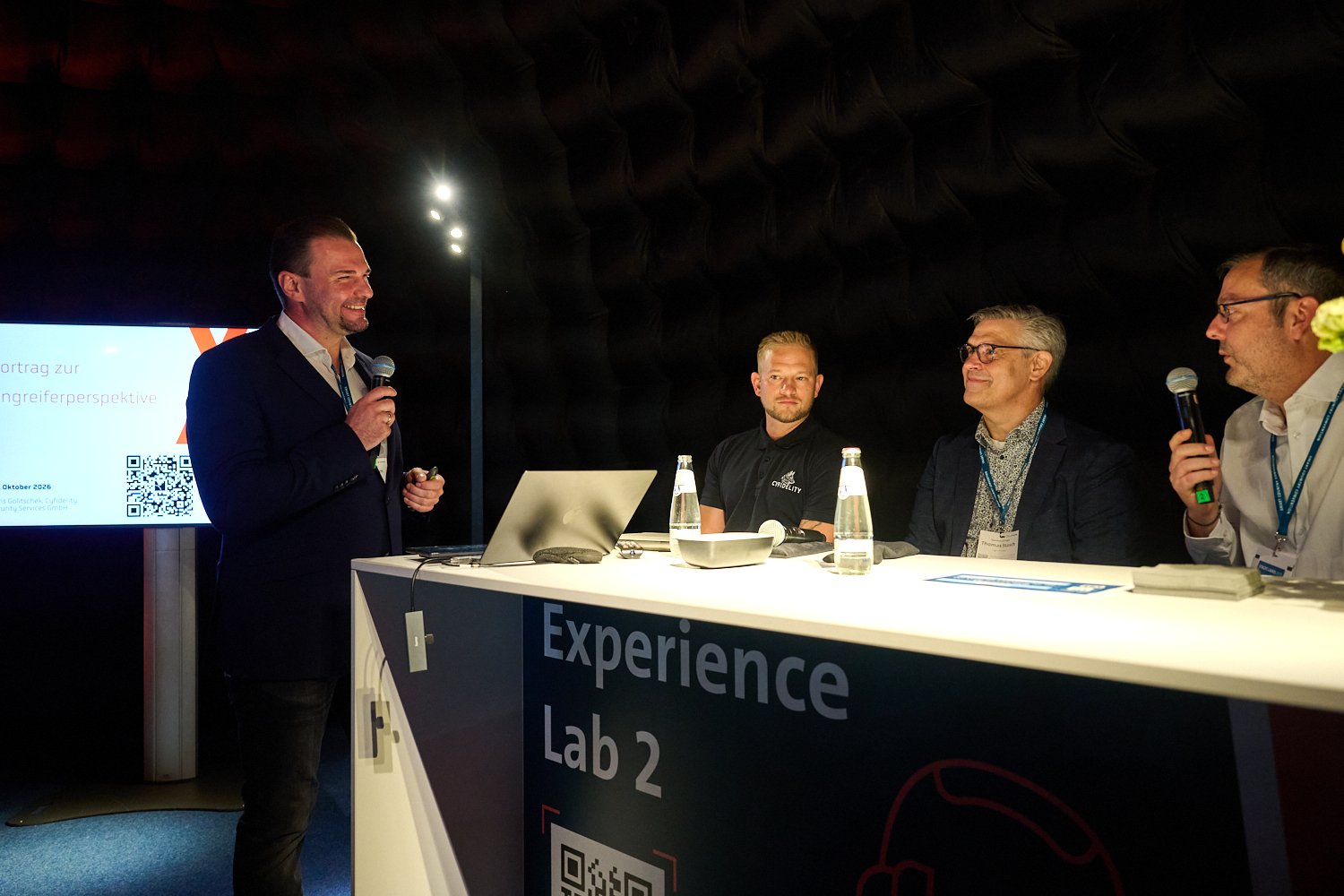 Tag 2, 14. Oktober: „KI in der Cybersicherheit: Angriff, Verteidigung, Zukunft?“ im Experience Lab 2.